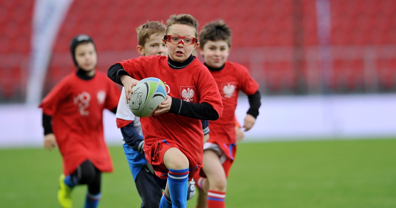 rugby, tenis, hokej, żużel, szachy, boks, piłka ręczna, kolarstwo, lekkoatletyka, sporty wodne, sporty zimowe Przyjaźń, zabawa i rozwój zamiast wyników. Rewolucja w szkoleniu polskiej młodzieży