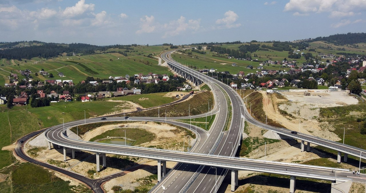 piątku, kierowcy, mogą, korzystać, nowego, fragmentu, Zakopianki, Rdzawki, Nowego, Targu, Początkowo, trasa, była, widoczna, naj Mapy Google wreszcie dostrzegły nową Zakopiankę. Nic, tylko jechać