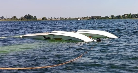 Na jeziorze Lednickim w Wielkopolsce, na wysokości miejscowości Rybitwy, samolot lekki Cessna 172 uległ wypadkowi. Pilot i pasażerka nie odnieśli obrażeń.