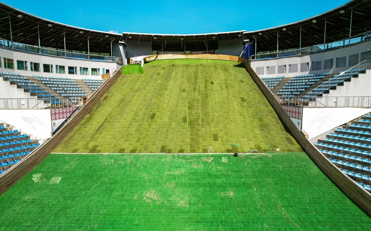 Dobre wieści dla fanów skoków narciarskich - jeszcze we wrześniu wielkie skakanie w Wiśle Malince. Po nagłym remoncie skocznia jest już gotowa do zawodów letniej Grand Prix.