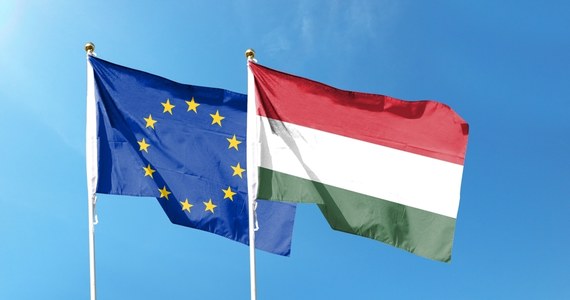 Komisja Europejska nie odpuszcza Węgrom w sprawie ułatwień wizowych dla Rosjan i Białorusinów. Unijna komisarz ds. wewnętrznych Ylva Johansson wysłała do węgierskich władz drugi list w tej sprawie - ustaliła brukselska korespondentka RMF FM Katarzyna Szymańska-Borginon. Budapeszt ma czas na odpowiedź do 11 września. 