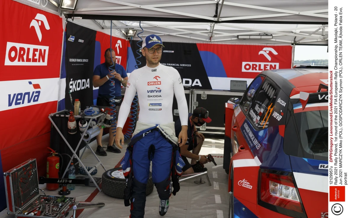 Mikołaj Marczyk i Szymon Gospodarczyk w weekend zajęli czwarte miejsce w Rajdzie Walii. Ciągle są w walce o tytuł rajdowych wicemistrzów Europy. O tym, co już wydarzyło się w tym sezonie i o tym, co jeszcze się wydarzy Patryk Serwański z redakcji sportowej RMF FM porozmawiał z Miko Marczykiem.