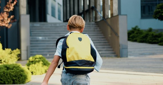 Planowane są zmiany przepisów dotyczących organizacji pracy szkół w czasie upału - poinformowała ministra edukacji Barbara Nowacka. Na razie zachęca, by wolny czas spędzać na zewnątrz - w lasach i parkach. 