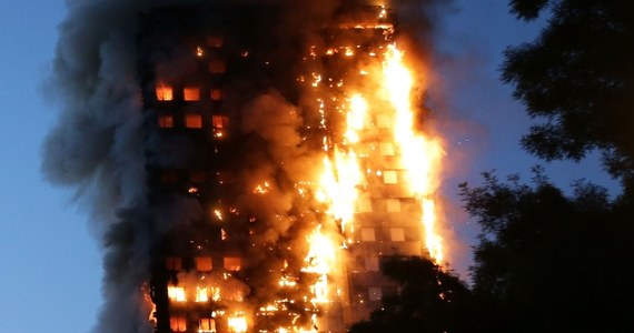 Nie ma wątpliwości - ofiar śmiertelnych pożaru wieżowca Grenfell Tower w Londynie, do którego doszło w 2017 roku, można było uniknąć. W środę opublikowano raport końcowy z publicznego śledztwa, w którym napisano, że "tragedia była kulminacją dziesięcioleci zaniedbań". Winnymi są zarówno rząd i władze lokalne, jak i branża budowlana.