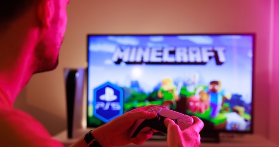 Jedna z najlepiej sprzedających się gier wideo w historii, „Minecraft”, doczekała się ekranizacji. W filmie na podstawie gry, w którą miesięcznie gra 140 milionów użytkowników, w głównych rolach występują Jason Momoa oraz Jack Black. Premierę „A Minecraft Movie” zaplanowano na 4 kwietnia 2025 roku. Studia Warner Bros. Discovery i Legendary opublikowały właśnie jego pierwszy zwiastun.