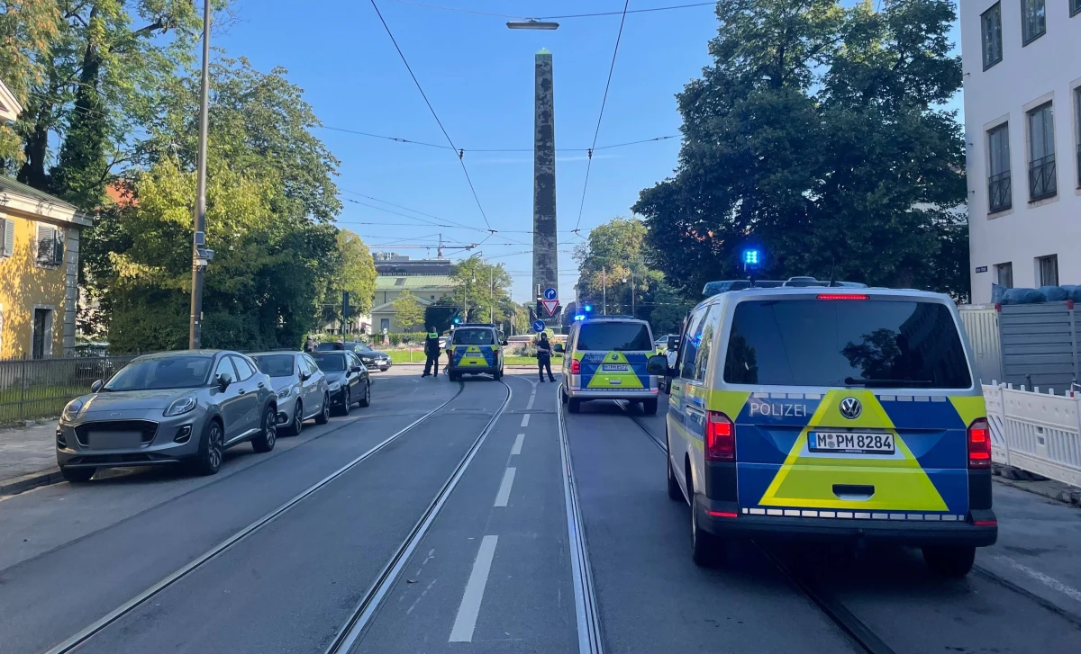 W czwartek w centrum Monachium doszło do strzelaniny pomiędzy policją a 18-letnim Austriakiem. Mężczyzna zginął. Wcześniej miał otworzyć ogień do posterunku policji zlokalizowanego przed Centrum Dokumentacji Nazizmu. W pobliżu jest także zlokalizowany konsulat Izraela i to najprawdopodobniej on był celem zamachowca.