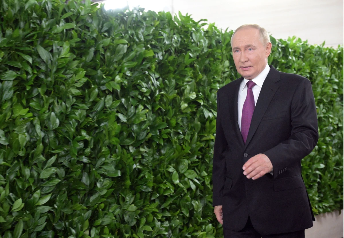 Rosyjski dyktator Władimir Putin oświadczył, że Chiny, Indie i Brazylia mogłyby być mediatorami w rozmowach pomiędzy Rosją i Ukrainą. Mówił o tym na forum gospodarczym we Władywostoku.