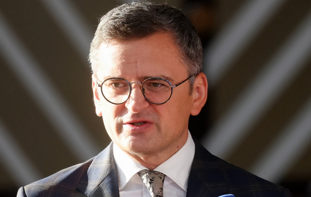 Rada Najwyższa Ukrainy przyjęła rezygnację ministra spraw zagranicznych Dmytra Kułeby - poinformował w mediach społecznościowych ukraiński deputowany Jarosław Żełezniak. Kandydaturę na nowego szefa MSZ wysunął Wołodymir Zełenski. Nowym szefem dyplomacji ma zostać Andrij Sybiha.