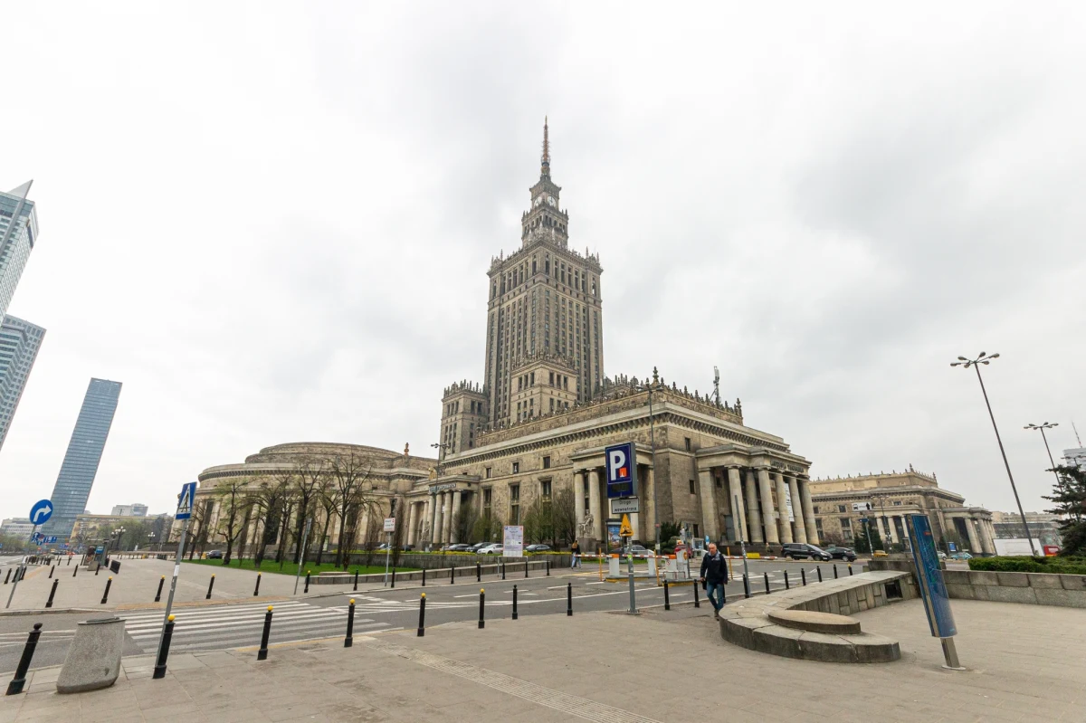 Duże utrudnienia mogą wystąpić dzisiaj po południu w centrum Warszawy, w rejonie placu Defilad. Mieszkańcy stołecznego Śródmieścia zapowiadają protest przeciwko ostatnim zmianom w organizacji ruchu. Pikieta rozpocznie się ok. g. 15.00 na skrzyżowaniu ulic Złotej i Marszałkowskiej.

