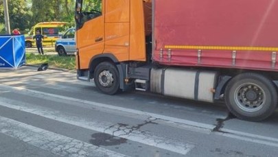 Są zarzuty dla kierowcy ciężarówki, który śmiertelnie potrącił pieszą