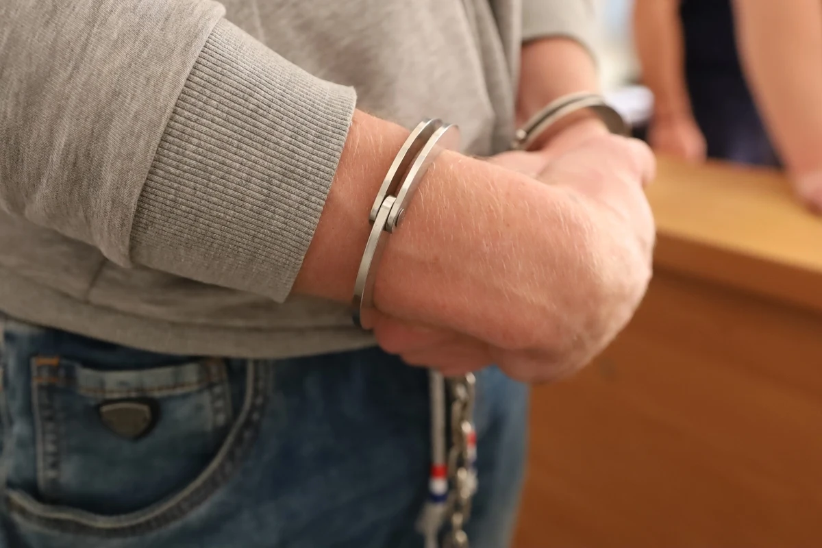 Do 20 lat więzienia grozi mężczyźnie, który w Białymstoku dwukrotnie ugodził nożem 27-latka. Poszkodowany trafił do szpitala, a podejrzanego dwa dni po ataku zatrzymali policjanci.    