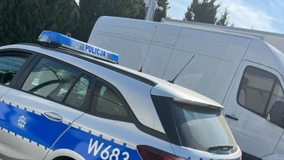 Przewoził autem 9 pasażerów. 3 z nich znajdowało się w przestrzeni bagażowej