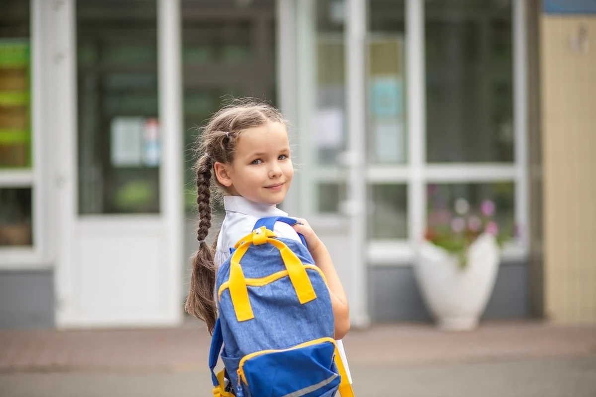 Kolejne szkoły w Zachodniopomorskiem, Łódzkiem, Lubuskiem i na Śląsku skracają lekcje ze względu na upały. Jak informują pracownicy oświaty, w salach lekcyjnych temperatura sięga nawet 32 st. C. 