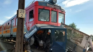 Tragedia na przejeździe kolejowym. Dwie osoby nie żyją