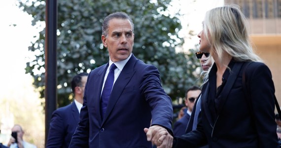 Hunter Biden, syn prezydenta USA, w czwartek przyznał się do winy, uznając 9 zarzutów w sprawach dotyczących niezapłacenia podatków federalnych. "New York Times" zwraca uwagę, że prawdopodobny staje scenariusz, który kiedyś był nie do pomyślenia: że Hunter Biden zostanie skazany na wiele lat więzienia.