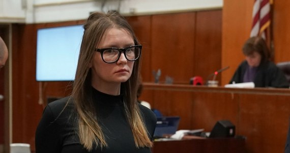 Anna Sorokin, która wyłudziła od nowojorskiej śmietanki towarzyskiej setki tysięcy dolarów, wystąpi w nadchodzącej amerykańskiej edycji programu "Taniec z gwiazdami". O Rosjance zrobiło się głośno za sprawą serialu "Kim jest Anna?", który dwa lata temu miał premierę na Netfliksie. Kobieta wyszła z więzienia 3 lata temu. Zaczęła udzielać wywiadów, a nawet pojawiać się na okładkach magazynów. 