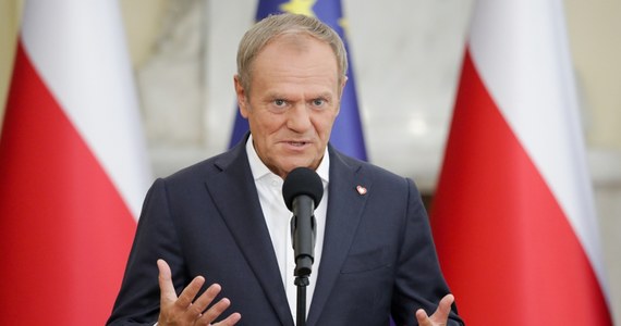 Premier Donald Tusk powiedział, że nie złoży kontrasygnaty pod postanowieniem prezydenta, które według niego jest kolejną próbą "legalizacji sytuacji z neosędziami". Na kontrasygnatę premiera czeka postanowienie ws. osoby mającej wykonywać obowiązki prezesa Izby Pracy Sądu Najwyższego.