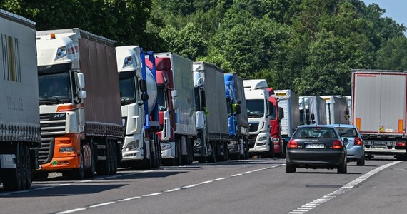 W piątek późnym wieczorem Informatycy Ministerstwa Finansów usunęli awarię systemów elektronicznych, do której doszło w czwartek wieczorem. Jak dowiedział się reporter RMF FM Kacper Wróblewski, służby wykluczyły, że jest to wynik ataku cybernetycznego. Przedstawiciele Zrzeszenia Międzynarodowych Przewoźników Drogowych alarmowali wcześniej, że awaria w znaczący sposób utrudniała im pracę.