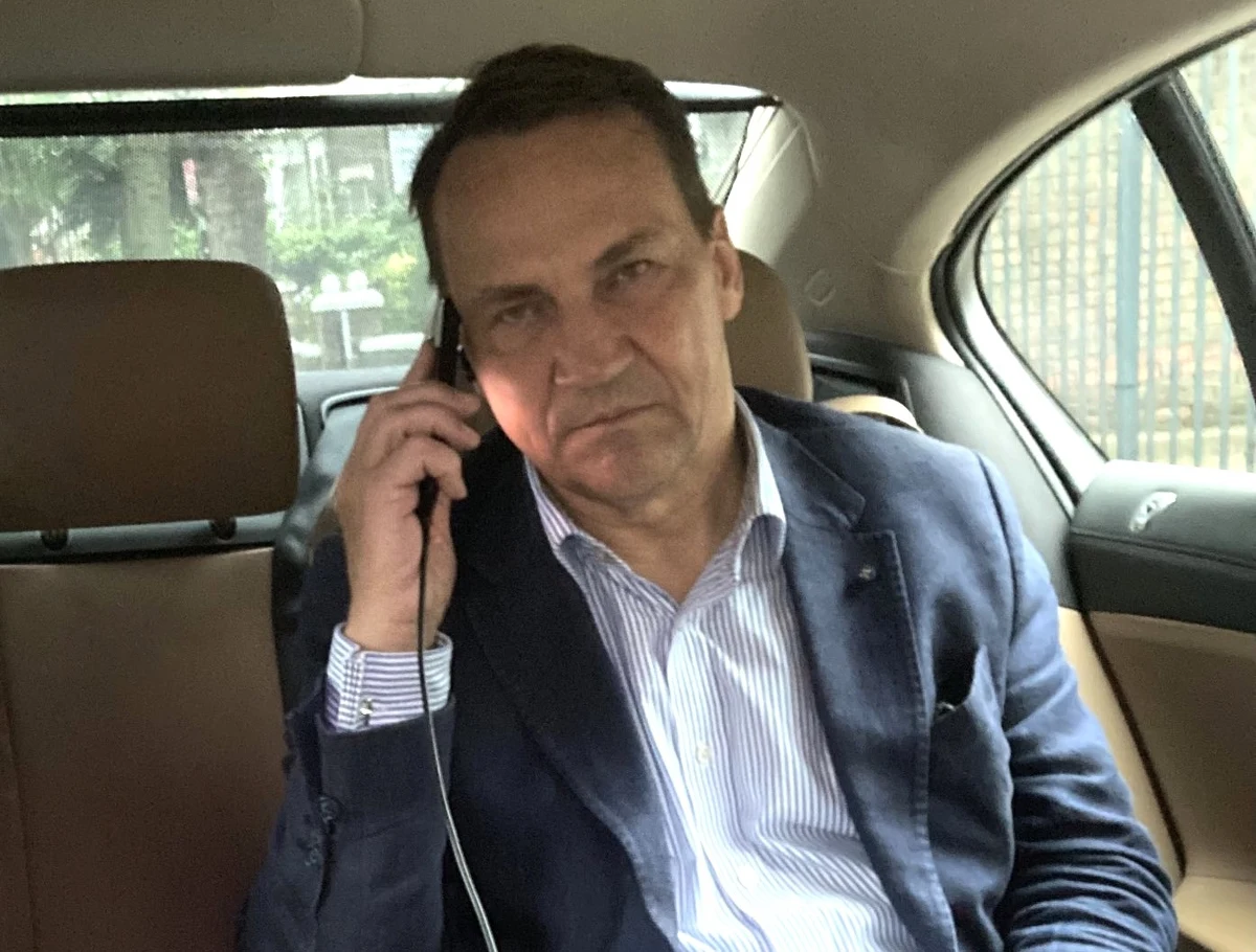 Nowo mianowany minister spraw zagranicznych Ukrainy Andrij Sybiha przeprowadził pierwszą rozmowę telefoniczną ze swoim polskim odpowiednikiem Radosławem Sikorskim. Jak poinformował, celem rozmowy było "potwierdzenie partnerstwa strategicznego i dobrosąsiedzkich stosunków obu krajów".