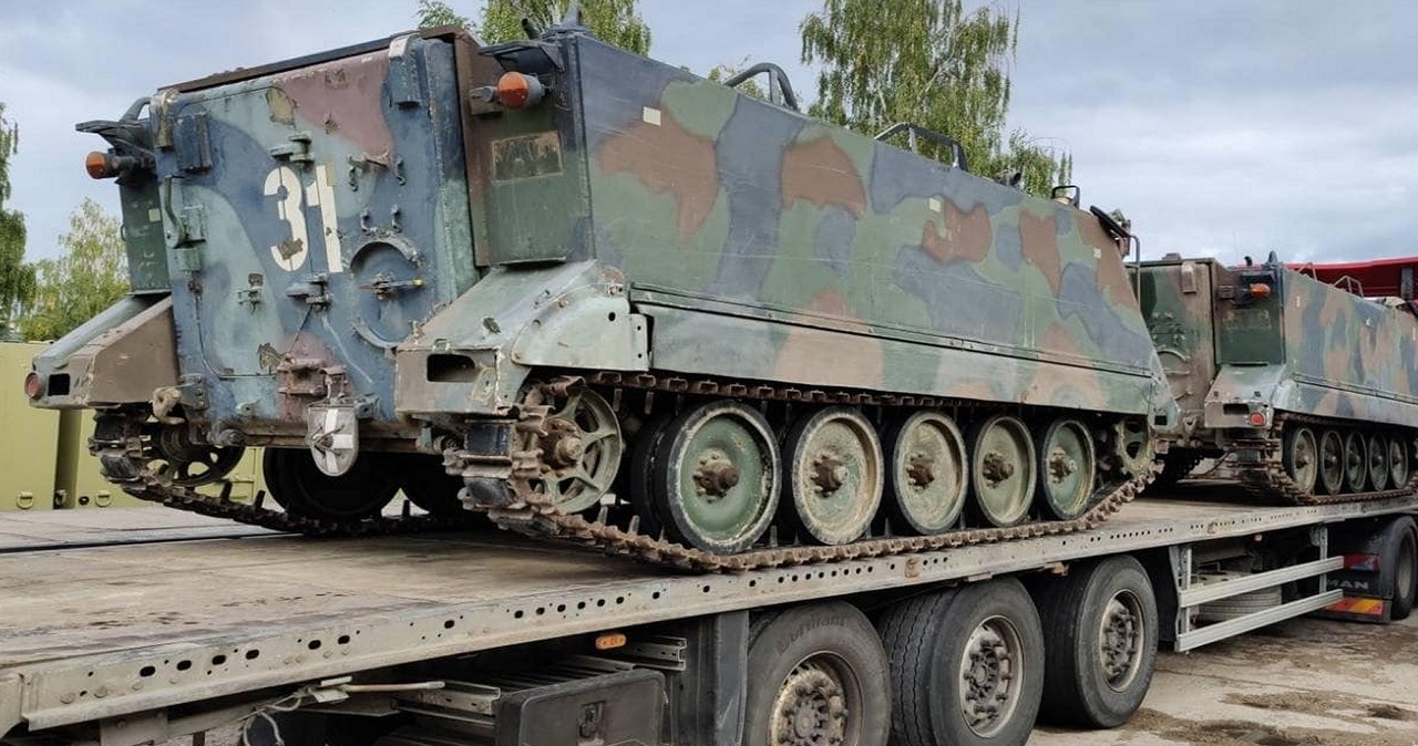 Stany Zjednoczone ogłosiły kolejny pakiet wsparcia militarnego dla Ukrainy. Wśród nowego sprzętu pojawiły się bardzo chwalone przez Ukraińców potężne amerykańskie wielozadaniowe transportery opancerzone M113. Na ten sprzęt Ukraińcy czekali od dawna.