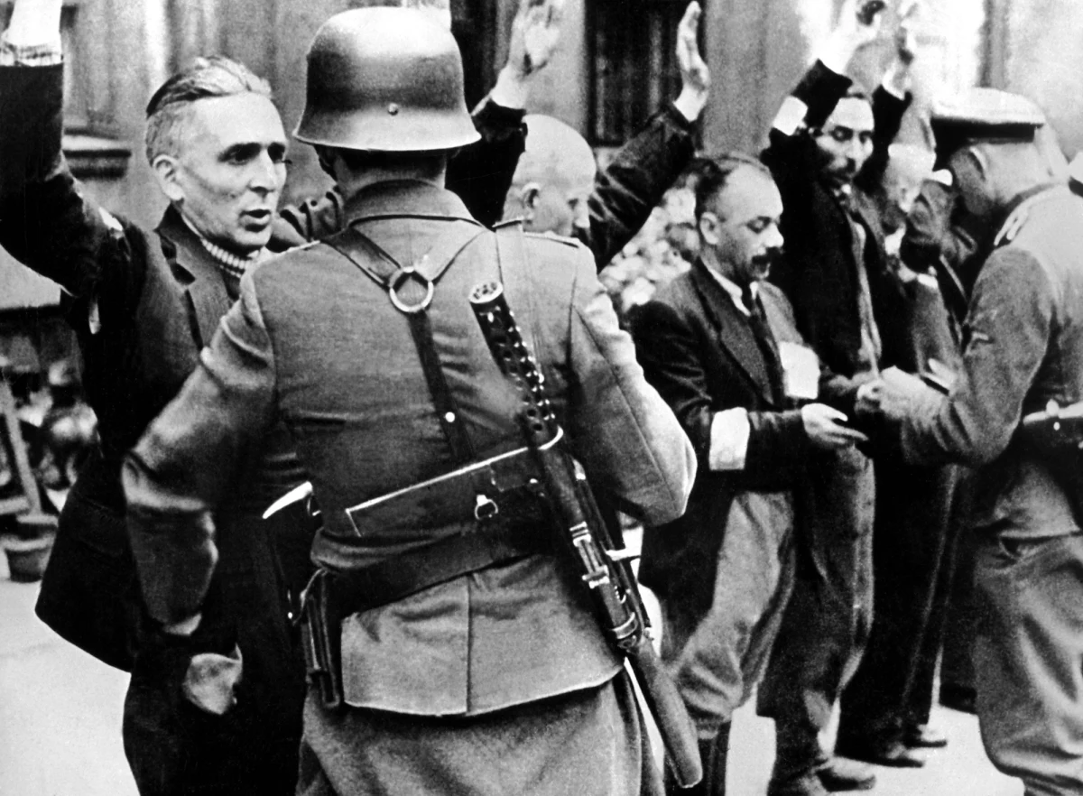 "STRATY.PL" to elektroniczna baza danych stworzona przez Instytut Pamięci Narodowej. Znajdziemy w niej informacje o ofiarach i osobach represjonowanych przez niemiecki reżim nazistowski - Polakach, Żydach, Romach czy Ukraińcach, którzy byli obywatelami RP. Portalowi przyjrzał się reporter RMF FM Kacper Wróblewski.