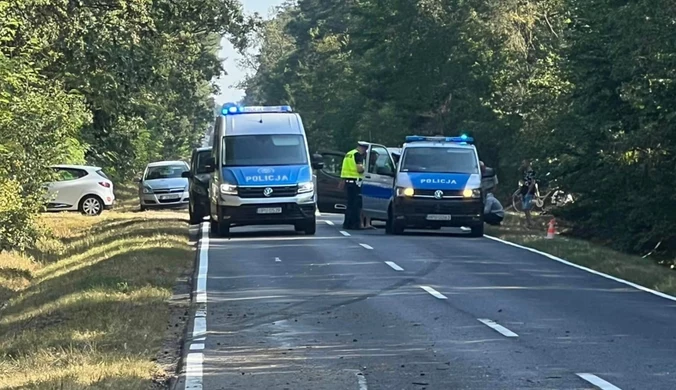 Kierowca wypadł z drogi, auto dachowało. Nie żyje 26-latek