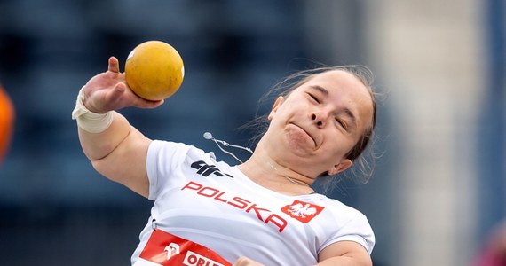 Renata Śliwińska wywalczyła srebrny medal igrzysk paralimpijskich w Paryżu w pchnięciu kulą w klasie F40. Polka uzyskała odległość 9,00 m. To jej najlepszy rezultat w sezonie. Zawodniczka zapowiedziała, że srebrny krążek odda na licytację, by pomóc ciężko chorej dziewczynce ze swojej rodzinnej Skwierzyny. Holenderce Larze Baars, z którą przegrała, obiecała rewanż za cztery lata.