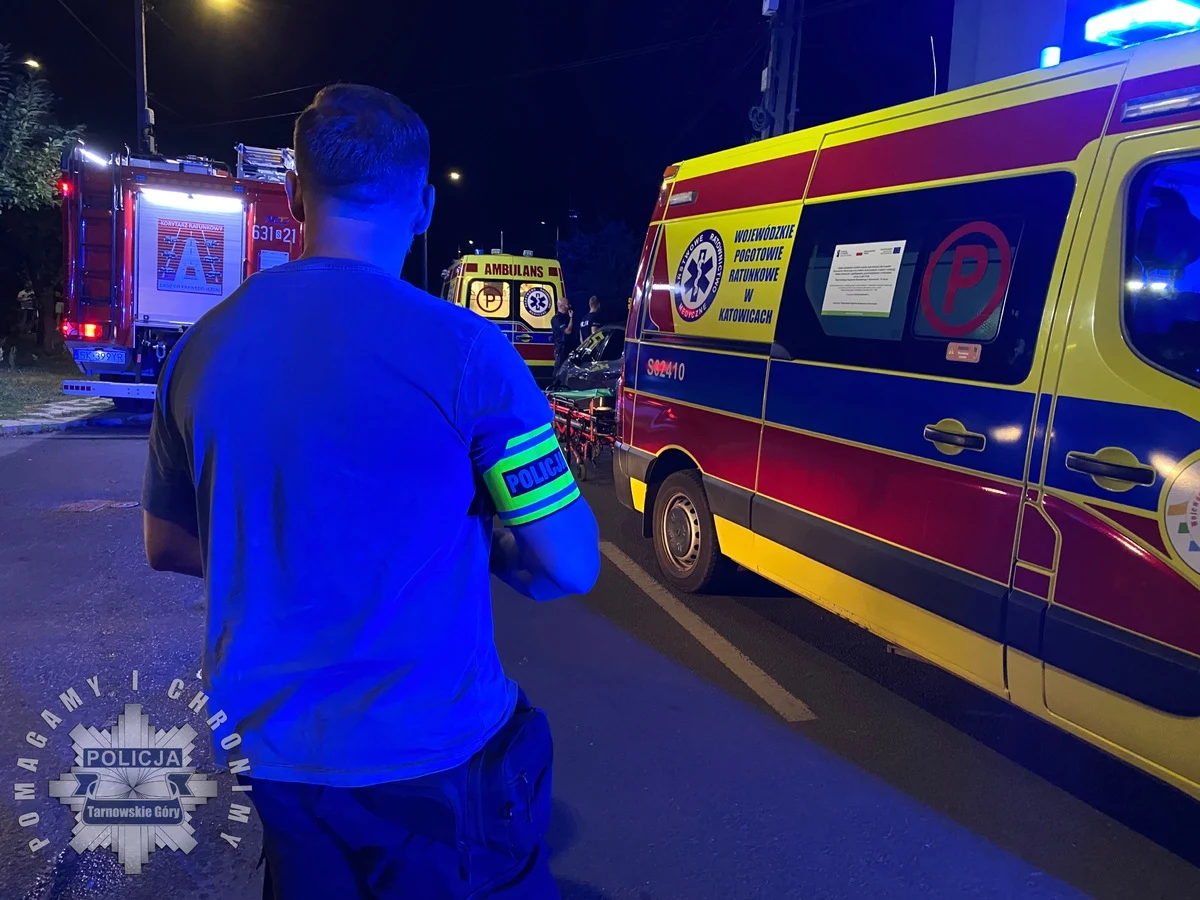 Podczas towarzyskiego spotkania trzech kobiet, jedna z nich wylała biopaliwo na otwarty płomień, który unosił się nad biokominikiem. Doszło do eksplozji, a kobiety trafiły z poparzeniami do szpitala - poinformowała policja w niedzielę. Do zdarzenia doszło w Radzionkowie w Śląskiem. 