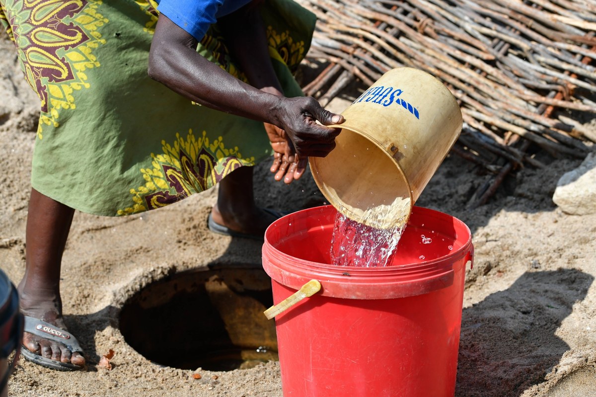 Zambia zdecydowała, że 14 września wyłączy swoją część elektrowni wodnej na jeziorze Kariba, dzielonej z sąsiednim Zimbabwe. To drugie afrykańskie państwo zrobi to trzy miesiące później, choć z powodu historycznie niskiego poziomu wody prawdopodobnie już w październiku staną wszystkie turbiny.