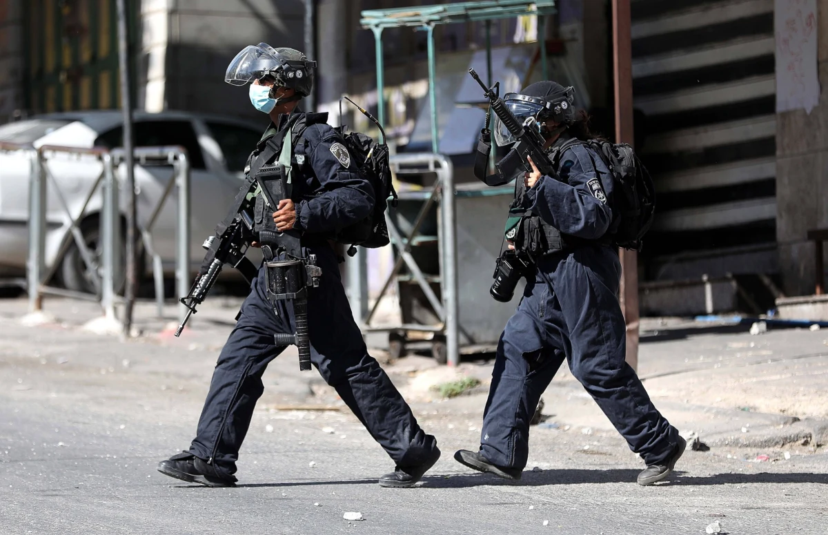 ​Izrael zamknął w niedzielę wszystkie lądowe przejścia graniczne z Jordanią - poinformował portal Times of Israel. Wcześniej tego dnia zamachowiec zabił trzech Izraelczyków w pobliżu punktu granicznego Allenby, łączącego Zachodni Brzeg z Jordanią.