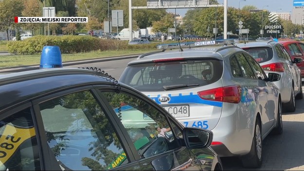 Starzały na bazarze na warszawskiej Woli. Ranny w nogę został przypadkowy mężczyzna. Z komunikatów policji wynika, że funkcjonariusze zostali zmuszeni do użycia broni. Co dokładnie się tam stało?