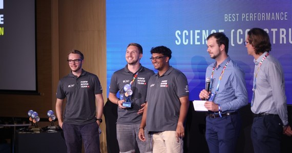 To ekipa ze Szwajcarii okazała się w tym roku najlepsza na jubileuszowej odsłonie European Rover Challenge (ERC) – międzynarodowych zawodach robotyki kosmicznej. W Krakowie stawiły się 24 drużyny z uniwersytetów z całego świata, ale finalnie tytuł mistrza "Marsyardu" przypadł szwajcarskiej drużynie FHNW Rover Team.