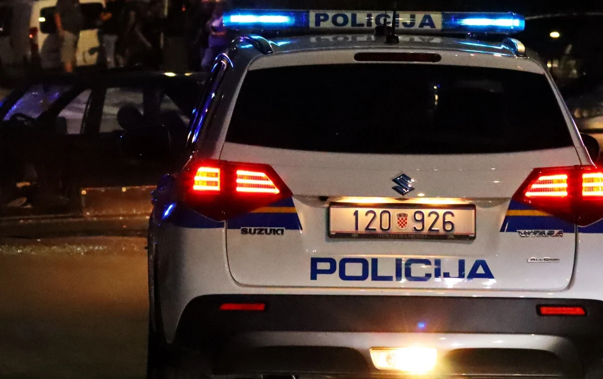 Przed meczem w Osijeku grupa miejscowych pseudokibiców napadła na kilkudziesięciu Polaków - poinformował portal Sportske novosti. Chorwacka policja zatrzymała pięć osób.