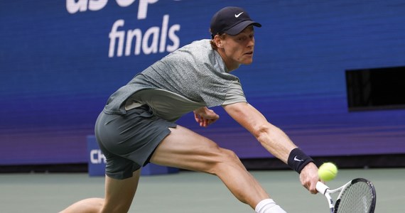 Lider światowego rankingu tenisistów Włoch Jannik Sinner pokonał Amerykanina Taylora Fritza 6:3, 6:4, 7:5 w finale wielkoszlemowego turnieju US Open. To jego drugi w karierze triumf w imprezie tej rangi, ale pierwszy w Nowym Jorku.