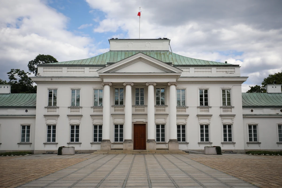 Policja zatrzymała 57-latka, który o poranku zostawił przy ogrodzeniu Belwederu podpalony plecak - dowiedział się reporter RMF FM Kacper Wróblewski. Nikt nie został poszkodowany. 