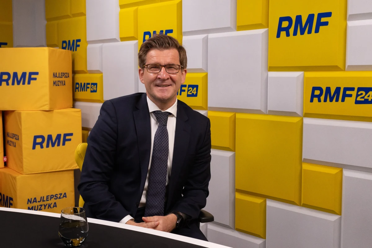 "Polska jest krajem na dorobku, który musi inwestować, a nie zaciskać pasa" - mówił ekonomista Marcin Piątkowski gość Porannej rozmowy w RMF FM. Stwierdził także, że przyszłoroczny budżet jest przełomowy. Do tej pory żyliśmy w obawie, że jeśli zwiększymy finansowanie, to staniemy się drugą Grecją. Według gościa Roberta Mazurka, to myślenie w końcu się zmieniło. 