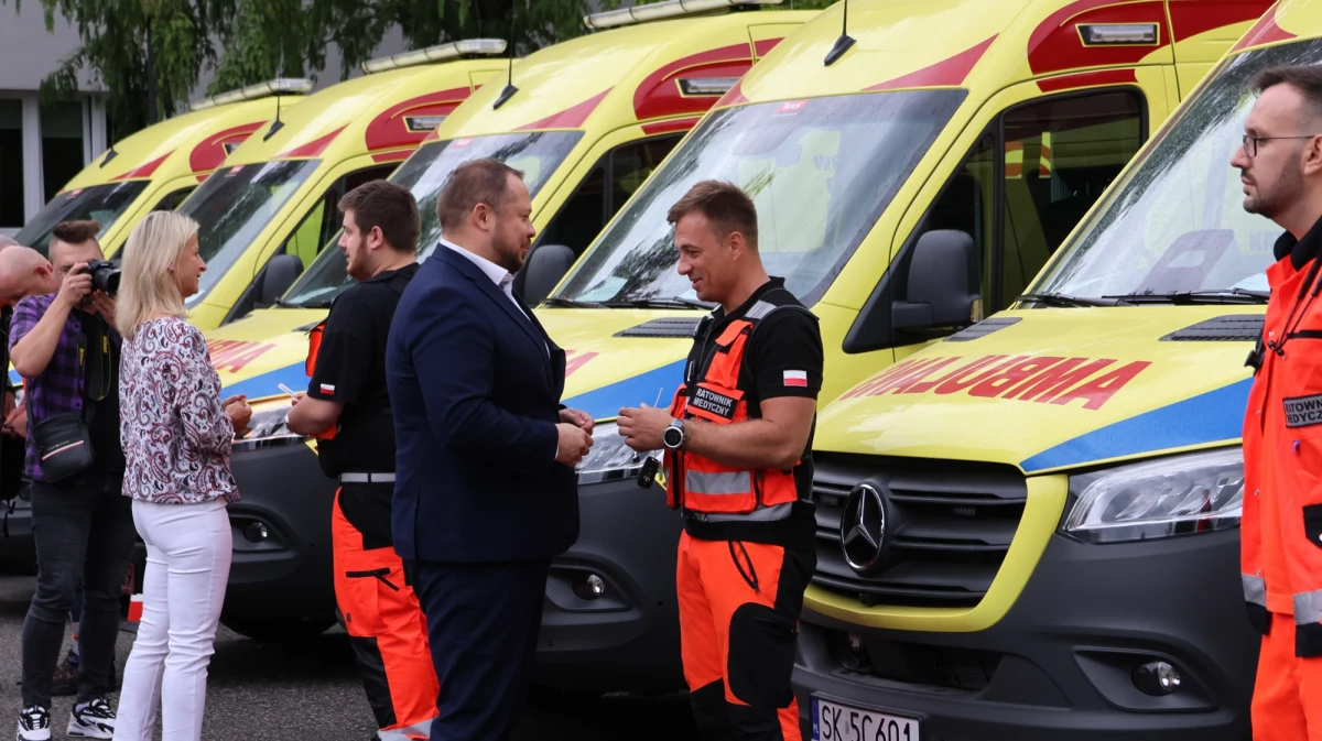 Nowe karetki zastąpiły stare i wysłużone pojazdy w Wojewódzkim Pogotowiu Ratunkowym w Katowicach. Takie zmiany są potrzebne. Jak wynika ze statystyk, dokładnie co 3 minuty ambulans wyrusza do pacjenta. 