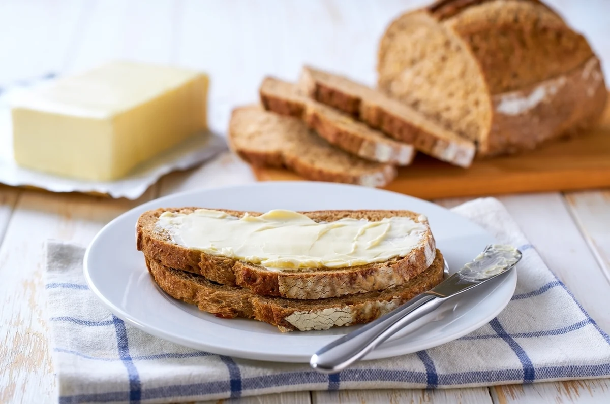 Eksperci nie mają wątpliwości - ceny ulubionego tłuszczu Polaków pójdą w górę. Za kostkę masła pod koniec roku możemy zapłacić nawet 10 zł - mówił na antenie Radia RMF24 dr Mariusz Dziwulski, ekspert PKO BP. 