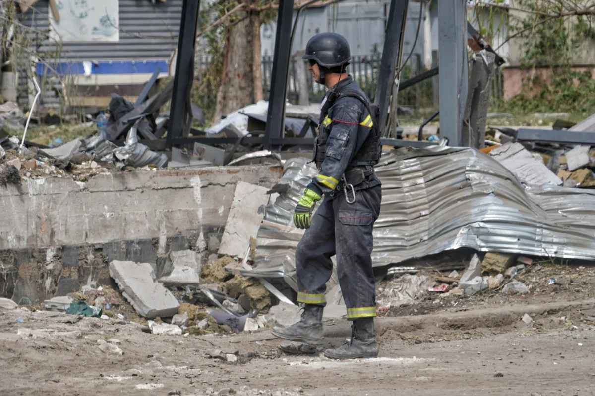 "Wojska rosyjskie zdobyły Wodiane koło Wuhłedaru oraz poczyniły postępy w Hrodiwce, zbliżając się do Pokrowska, ważnego hubu logistycznego sił ukraińskich w obwodzie donieckim" - informuje ukraiński serwis DeepState. W wyniku rosyjskich ataków w ciągu ostatniej doby w Ukrainie zginęło pięciu cywili, w tym 16-letnia dziewczyna.