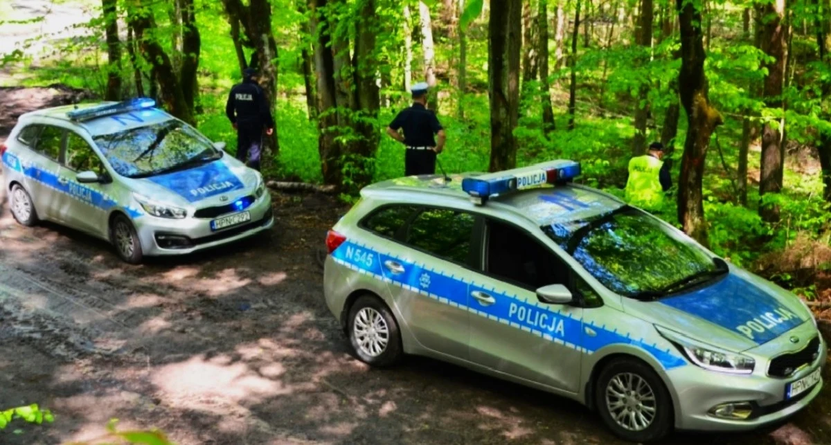 Policjanci, strażacy, przewodnicy z psami tropiącymi szukali w niedzielny wieczór w lasach pod Kościerzyną (Pomorskie) zaginionej 38-letniej kobiety i jej 9-letniej córki. Udało się je odnaleźć. Matka miała 3 promile alkoholu w organizmie.