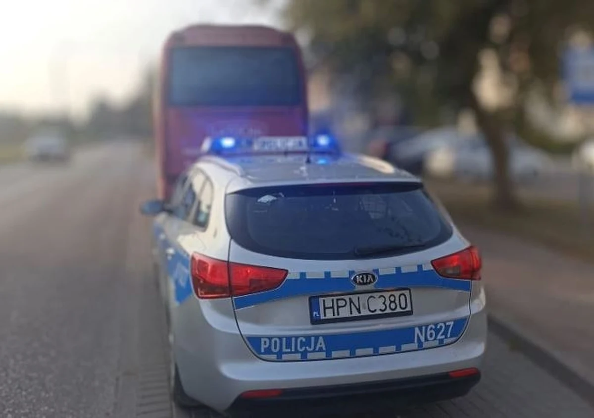 Ponad pół promila alkoholu w organizmie miał kierowca autobusu liniowego, którego zatrzymali do kontroli drogowej policjanci ze Sztumu. Mężczyzna wiózł 20 osób. Za swoje postepowanie odpowie przed sądem.