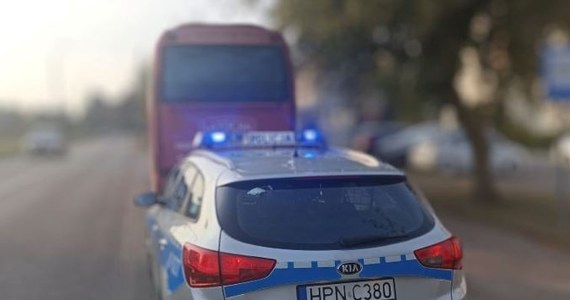 Ponad pół promila alkoholu w organizmie miał kierowca autobusu liniowego, którego zatrzymali do kontroli drogowej policjanci ze Sztumu. Mężczyzna wiózł 20 osób. Za swoje postepowanie odpowie przed sądem.