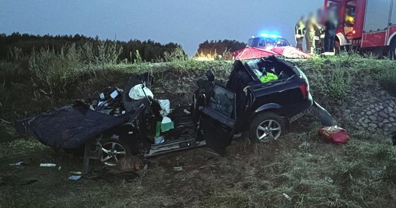 Tragiczny wypadek k. Wielbarka w Warmińsko-Mazurskiem. Auto wypadło z drogi i dachowało w rowie. Zginął 31-letni mężczyzna.      