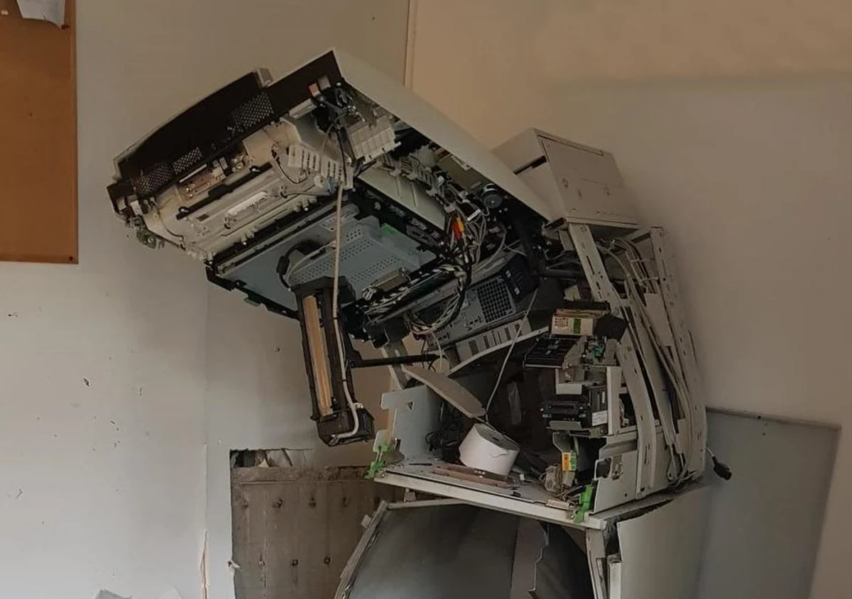 Wielkopolscy policjanci zatrzymali dwóch mężczyzn okradających bankomaty w zachodniej Polsce. W ciągu ostatnich trzech miesięcy przestępcy przeprowadzili trzy napady. Do pieniędzy dobierali się za pomocą materiałów wybuchowych.