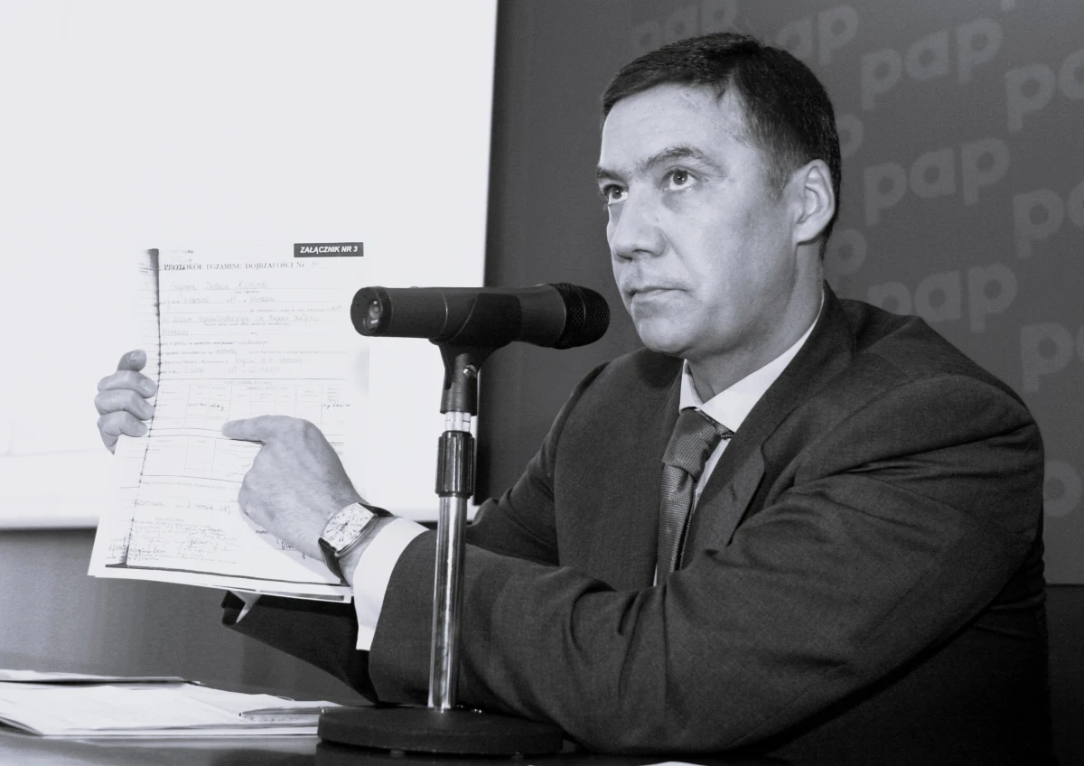 Nie żyje Robert Smoktunowicz. O śmierci byłego senatora PO poinformowała w mediach społecznościowych jego partnerka - Marzena Gajewska. Smoktunowicz miał 62 lata. 