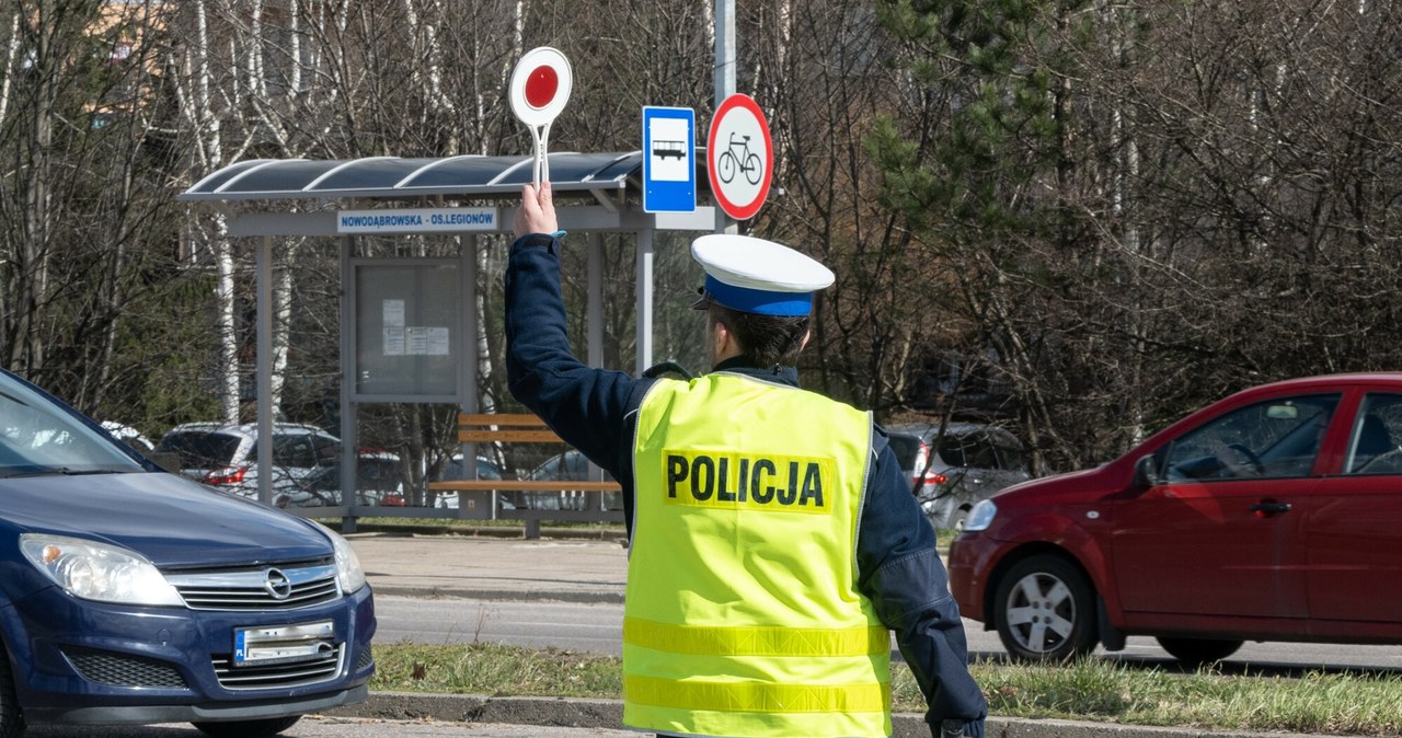 Choć, policja, wiele, sposobów, walkę, piratami, drogowymi, pomysł, jaki, wpadł, funkcjonariusz, drogówki, Komendy, Powiatowej,  Policjant wysyłał fałszywe mandaty kierowcom. Wcześniej robił im zdjęcia