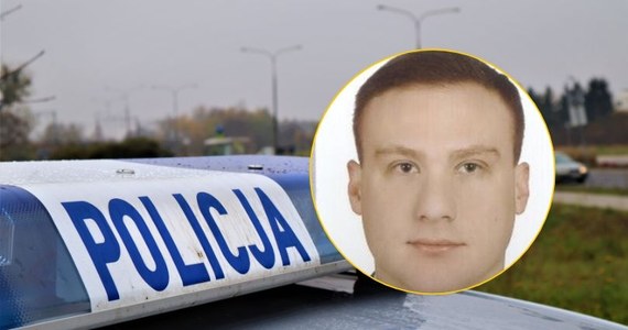 Policjanci z warszawskiego Targówka poszukują Roberta Nogala, znanego w sieci pod pseudonimem Frog. Sąd wydał za nim list gończy. Mężczyzna wielokrotnie publikował w internecie nagrania z samochodu, kiedy na ulicach miast znacznie przekraczał prędkość i łamał szereg innych przepisów. 