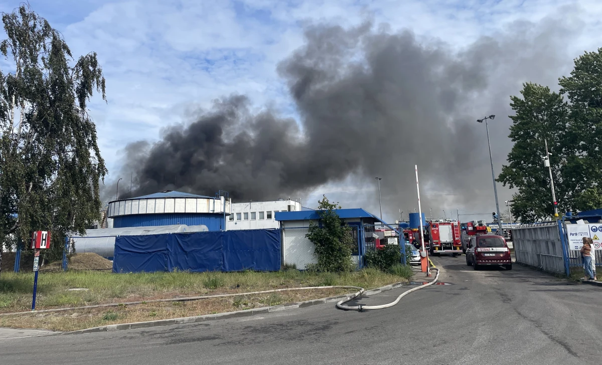 Na terenie Port Service w Gdańsku na Stogach doszło do pożaru jednej z hal. W pomieszczeniach, w których doszło do zapłonu, nie były składowane materiały niebezpieczne - przekazała rzeczniczka Port Service. Przed godz. 15:00 pożar został opanowany.