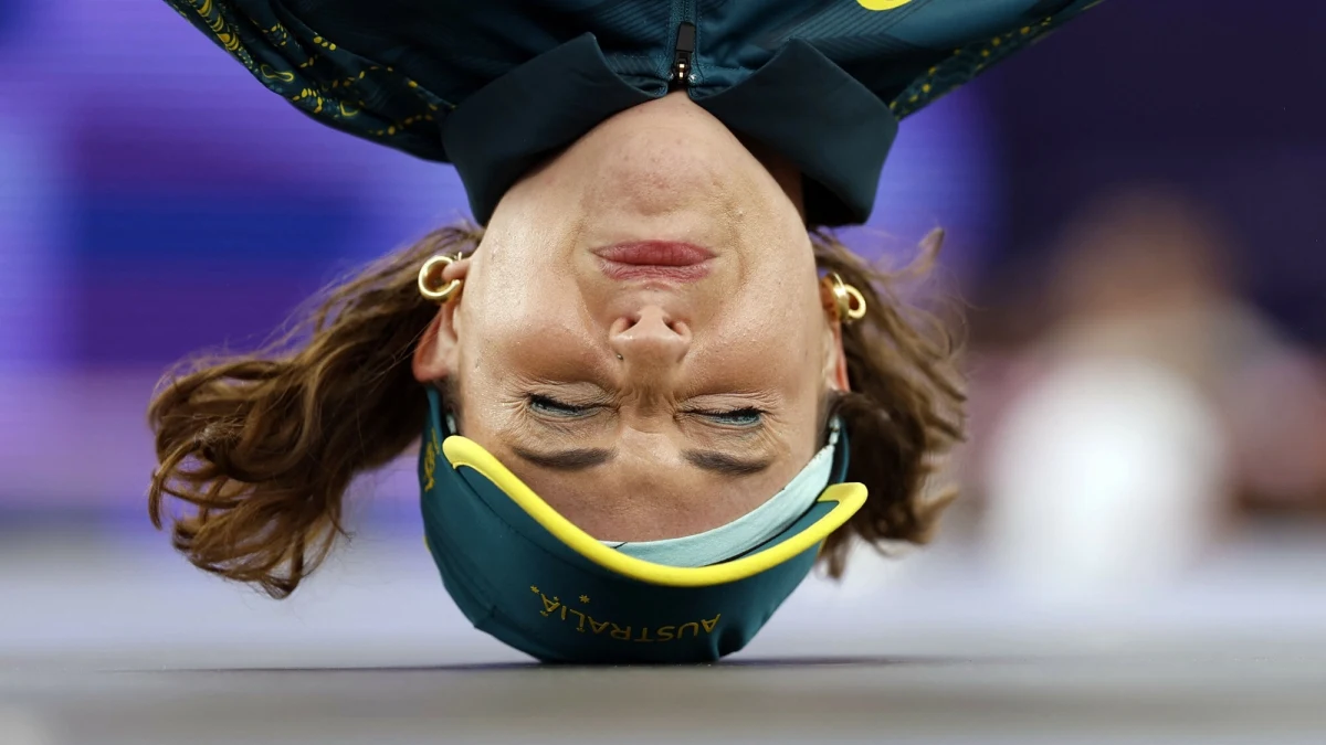 Australijska breakdancerka Rachael Gunn, która zyskała nie do końca pożądaną popularność na igrzyskach olimpijskich w Paryżu, została właśnie ogłoszona numerem jeden światowego rankingu w breakingu. Decyzja Światowej Federacji Tańca Sportowego wprawiła w osłupienie wielu kibiców.