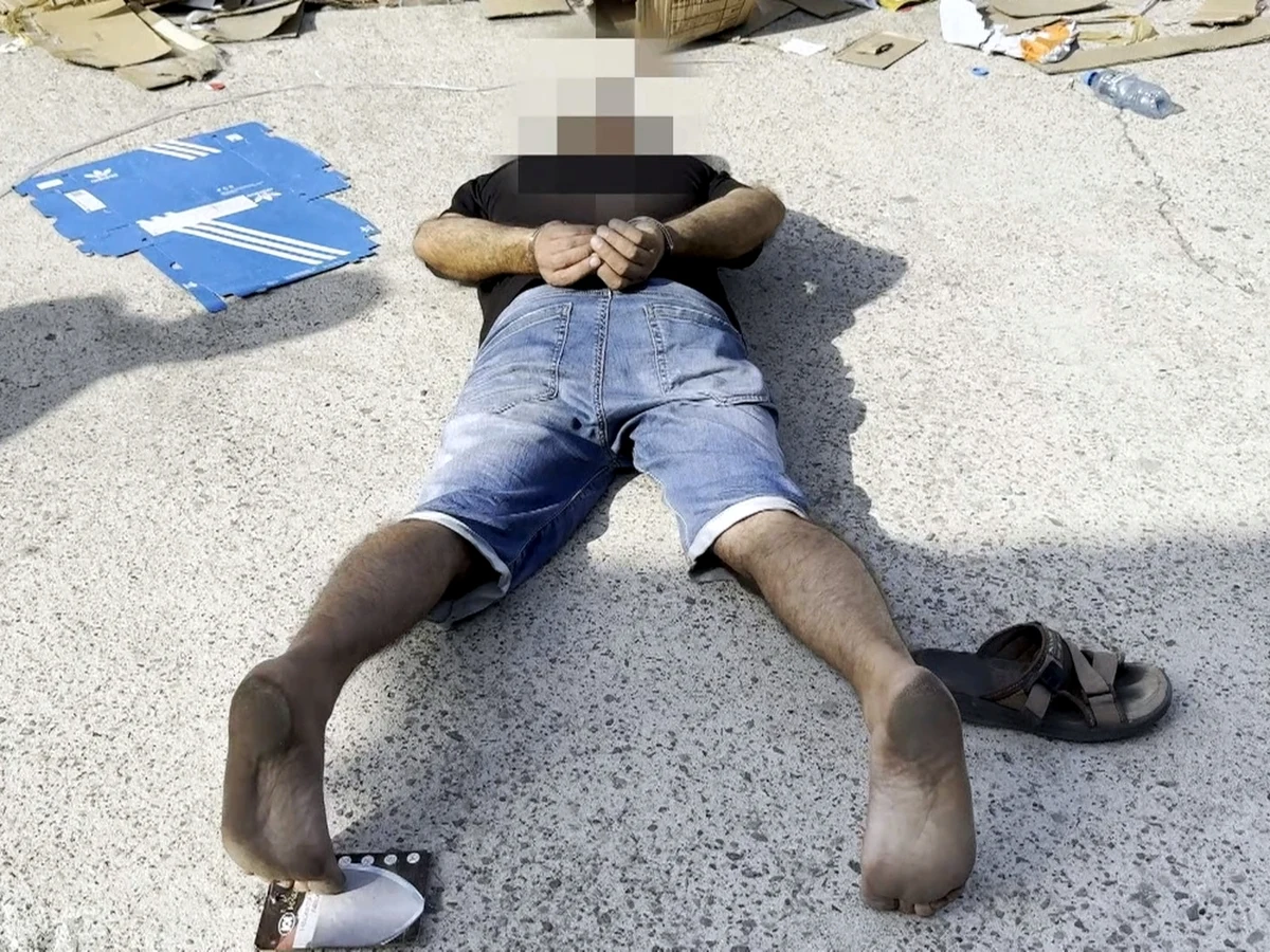 Dziesiątki tysięcy sztuk podrobionych towarów markowych firm wartych 30 milionów złotych przejęli stołeczni policjanci - informuje reporter RMF FM. Podczas akcji w podwarszawskim Nadarzynie i w Wólce Kosowskiej zatrzymali cztery osoby. 